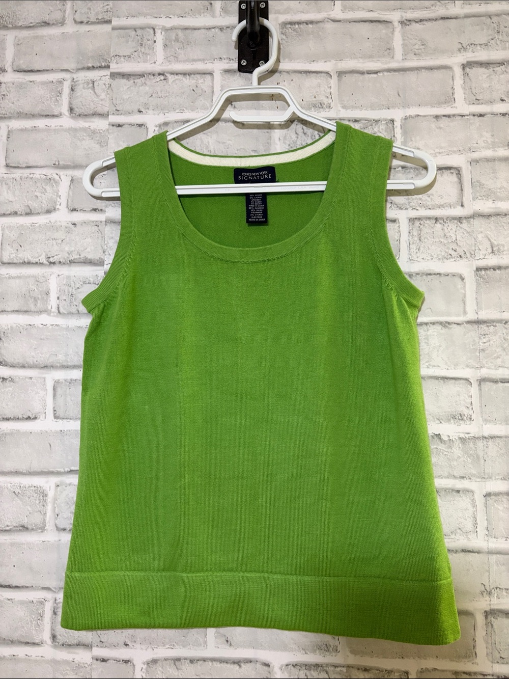 Jones New York Signature Bright Green Knit Scoop Neck Tank, small